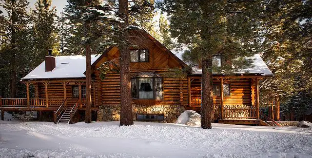 can I live in a log cabin permanently