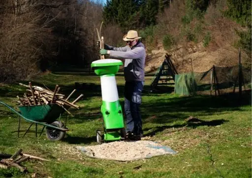 how do garden shredders work