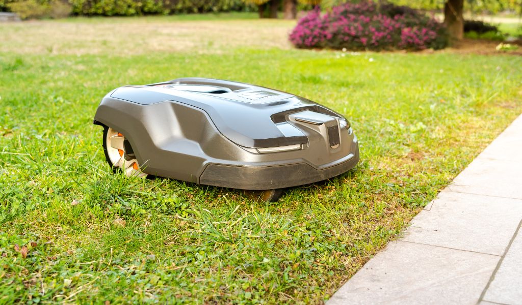 The Ultimate Guide to the Top Robotic Lawn Mowers in the USA