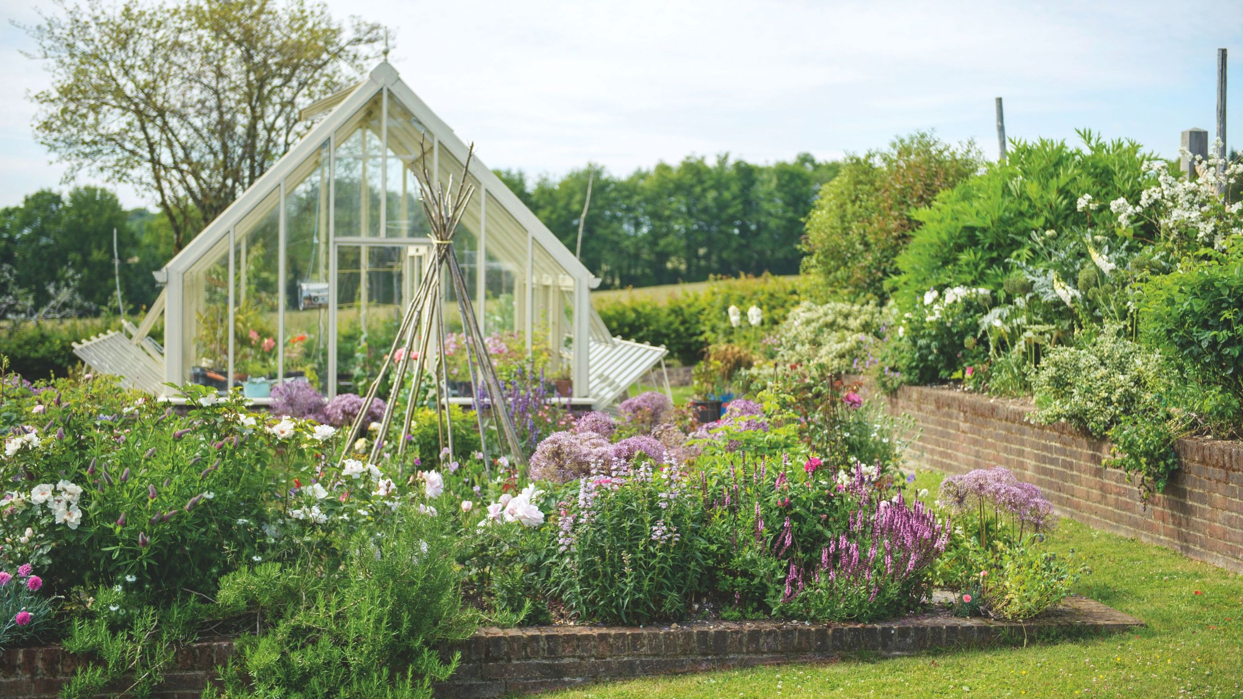 Are greenhouses worth it? 5 of the best benefits