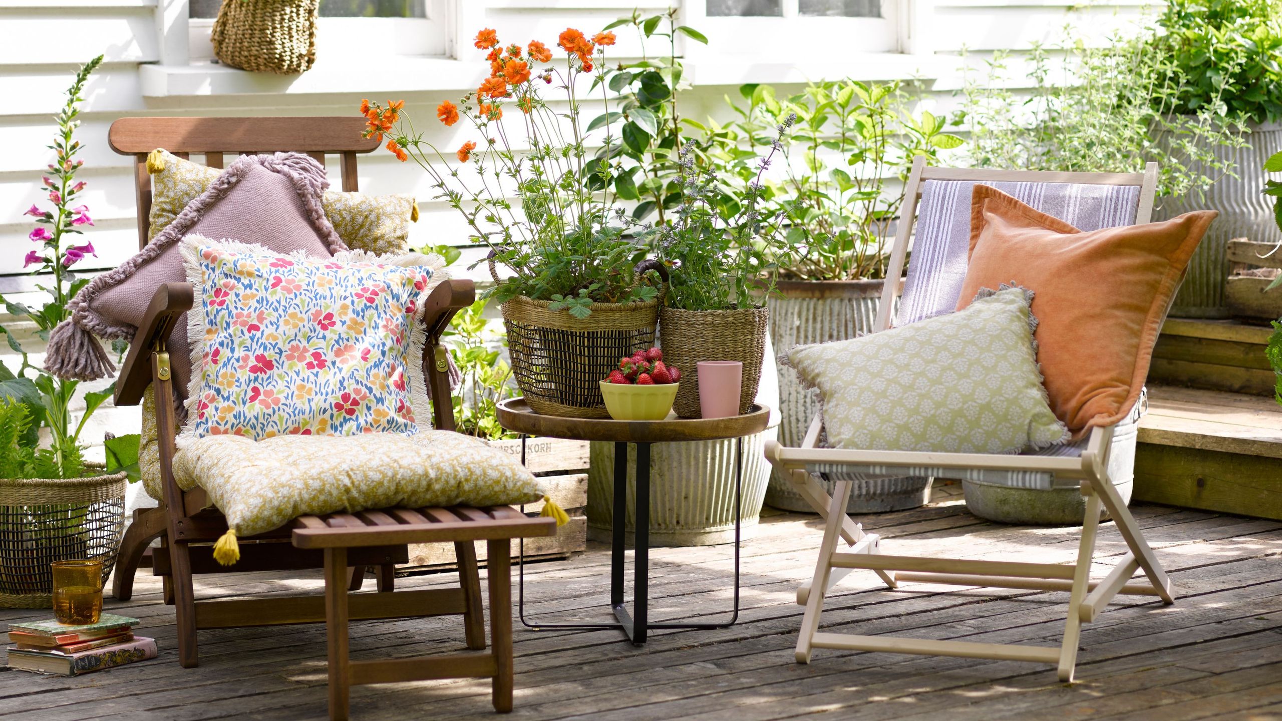 Small garden decking ideas โ 7 ways to deck a petite space