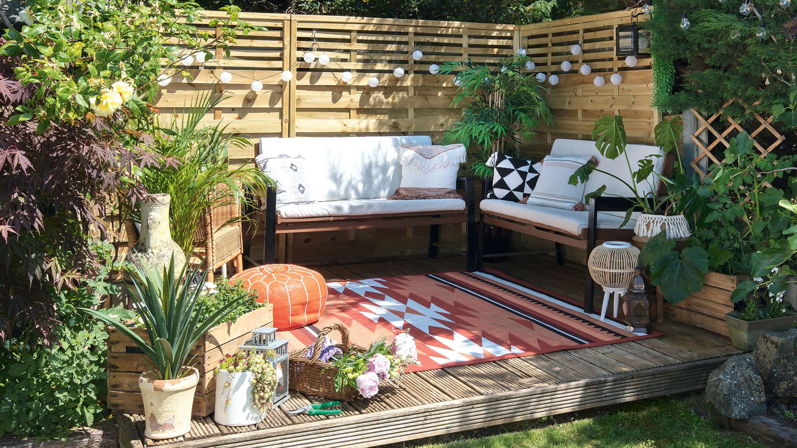 Small garden ideas – 35 ways to transform a tiny space