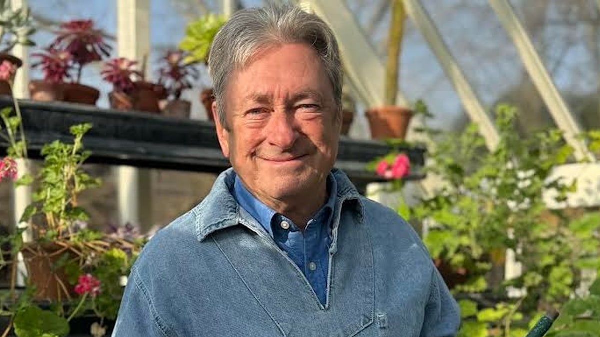 Alan Titchmarsh’s palatial greenhouse at ยฃ1.2m countryside home