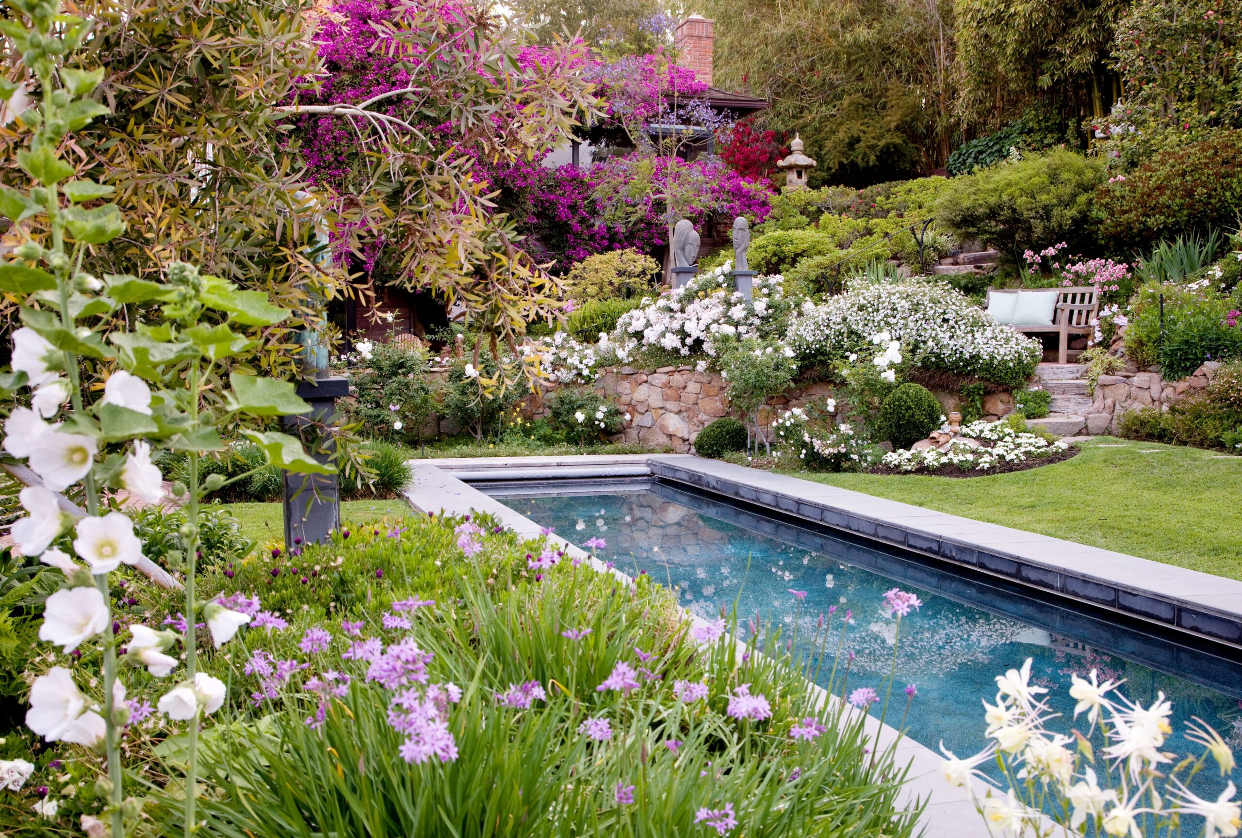 8 English Garden Design Ideas for Cottage-Style Charm