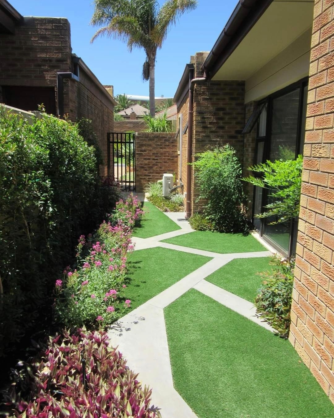 26 Small-Space Garden Looks That Are Quietly Becoming the New Outdoor Obsession