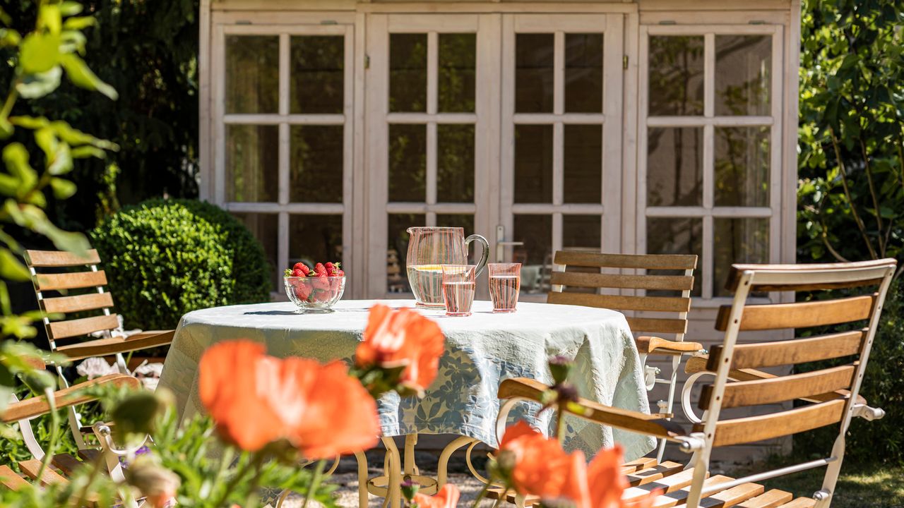 16 Small Backyard Ideas to Live Large Outside