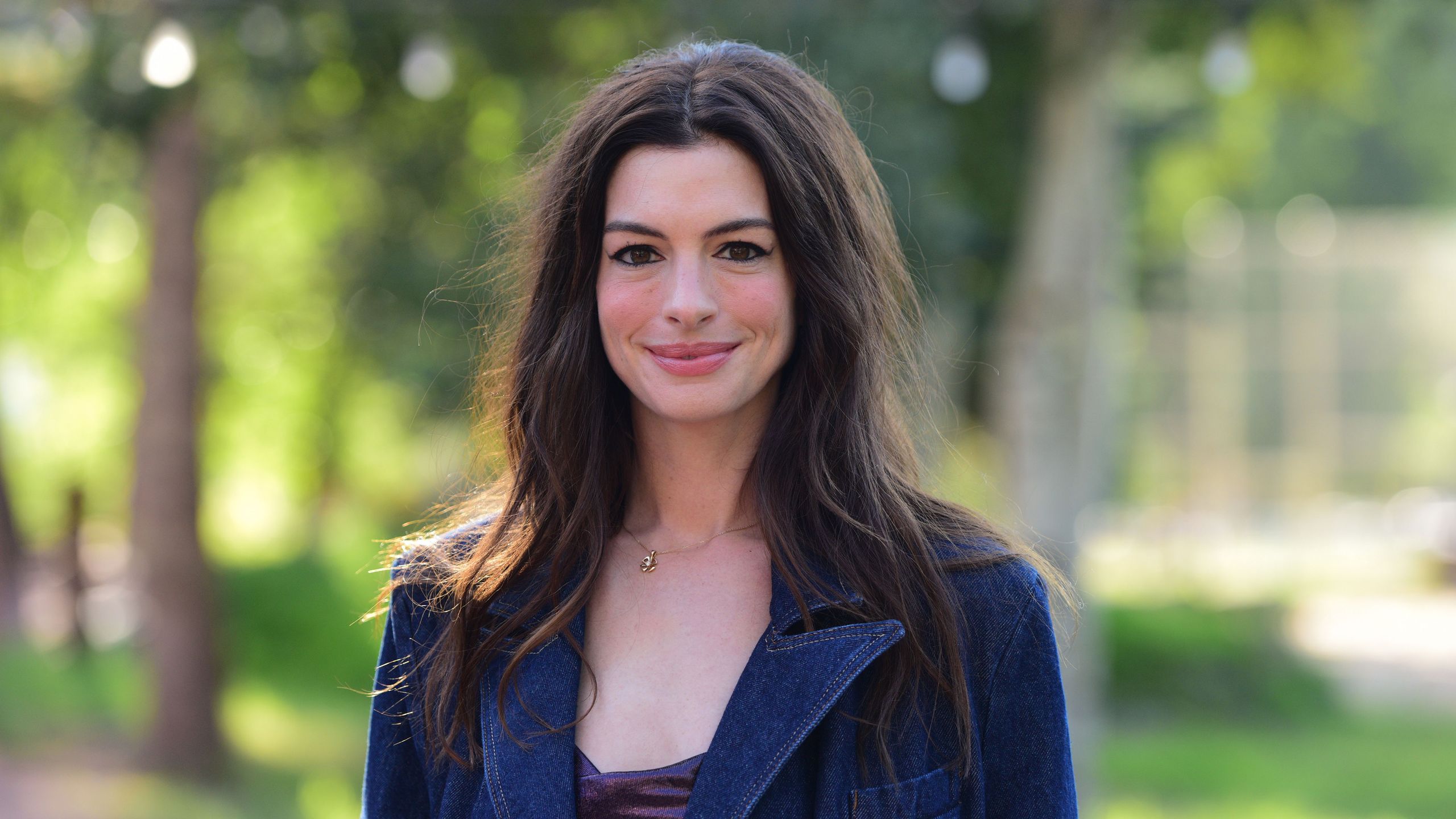 Anne Hathway’s NYC garden terrace masters privacy and patio coverage