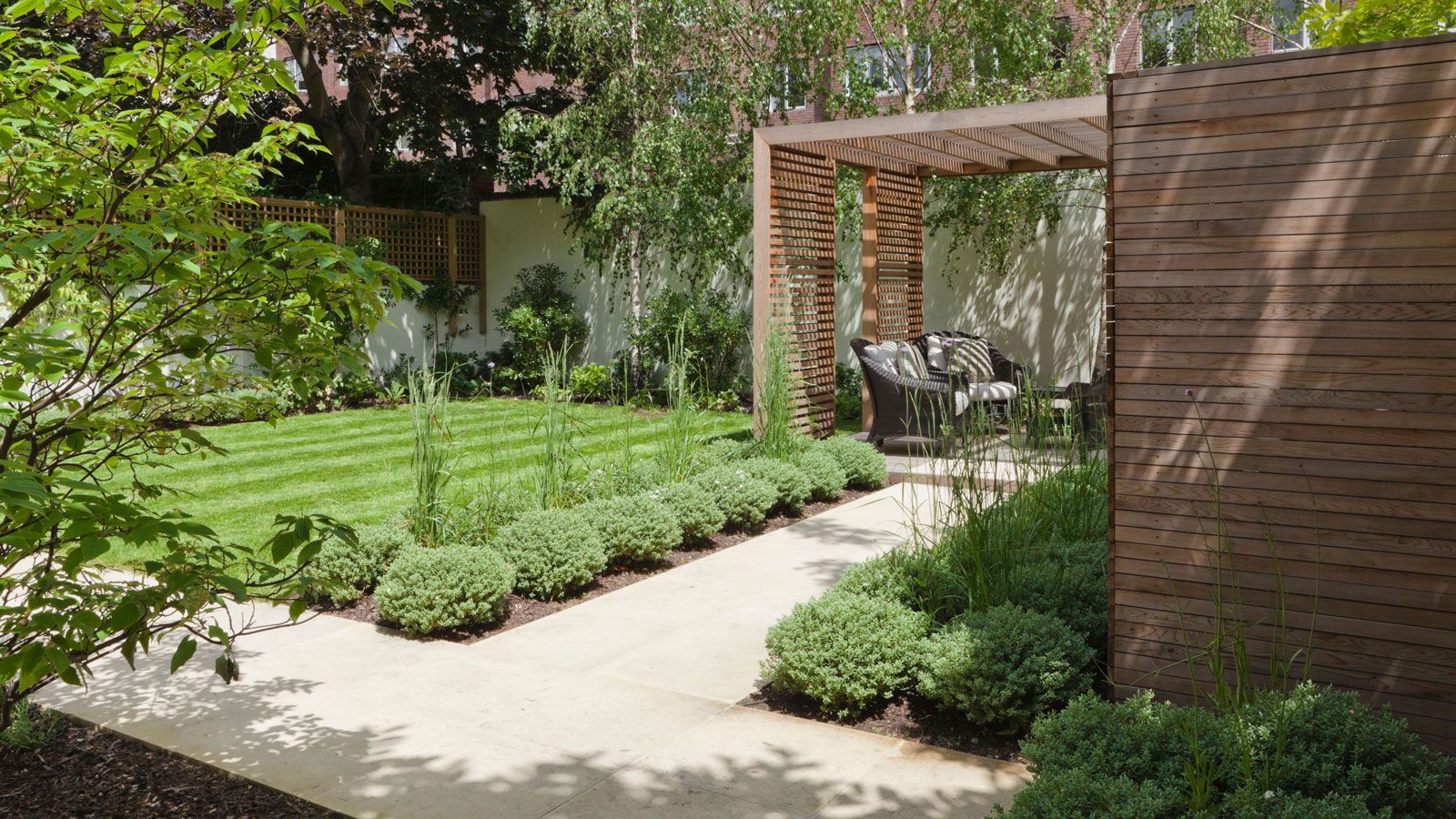 How to design a minimalist garden: an expert guide