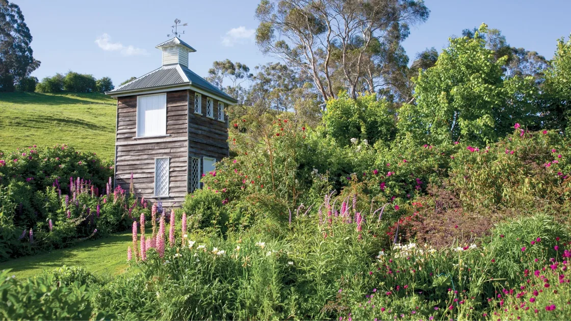 28 Beautiful Country Gardens To Inspire