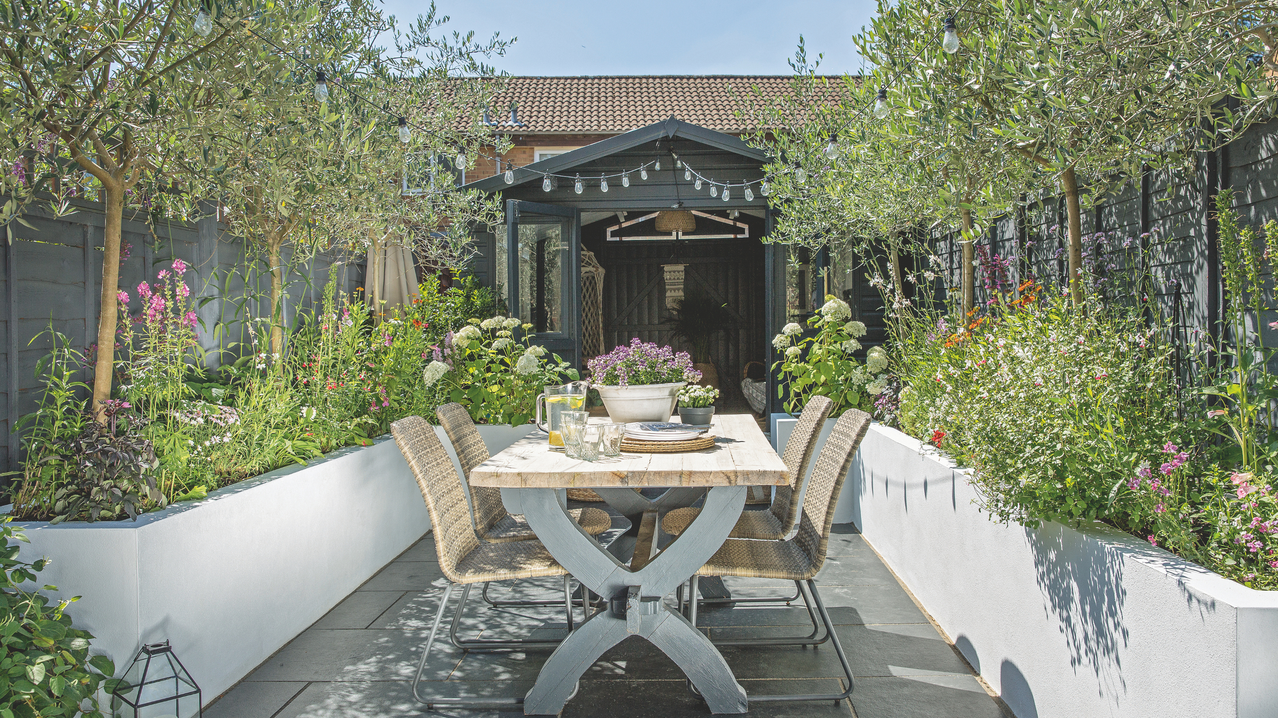 4 garden fence colours that will boost your home’s value