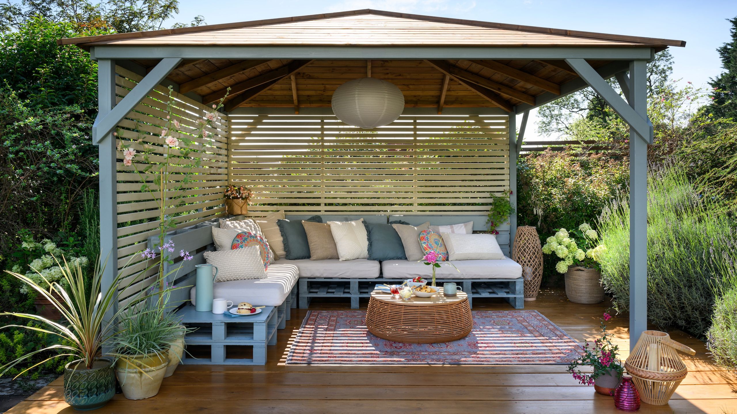 8 budget garden screening ideas – from planting to upcycling