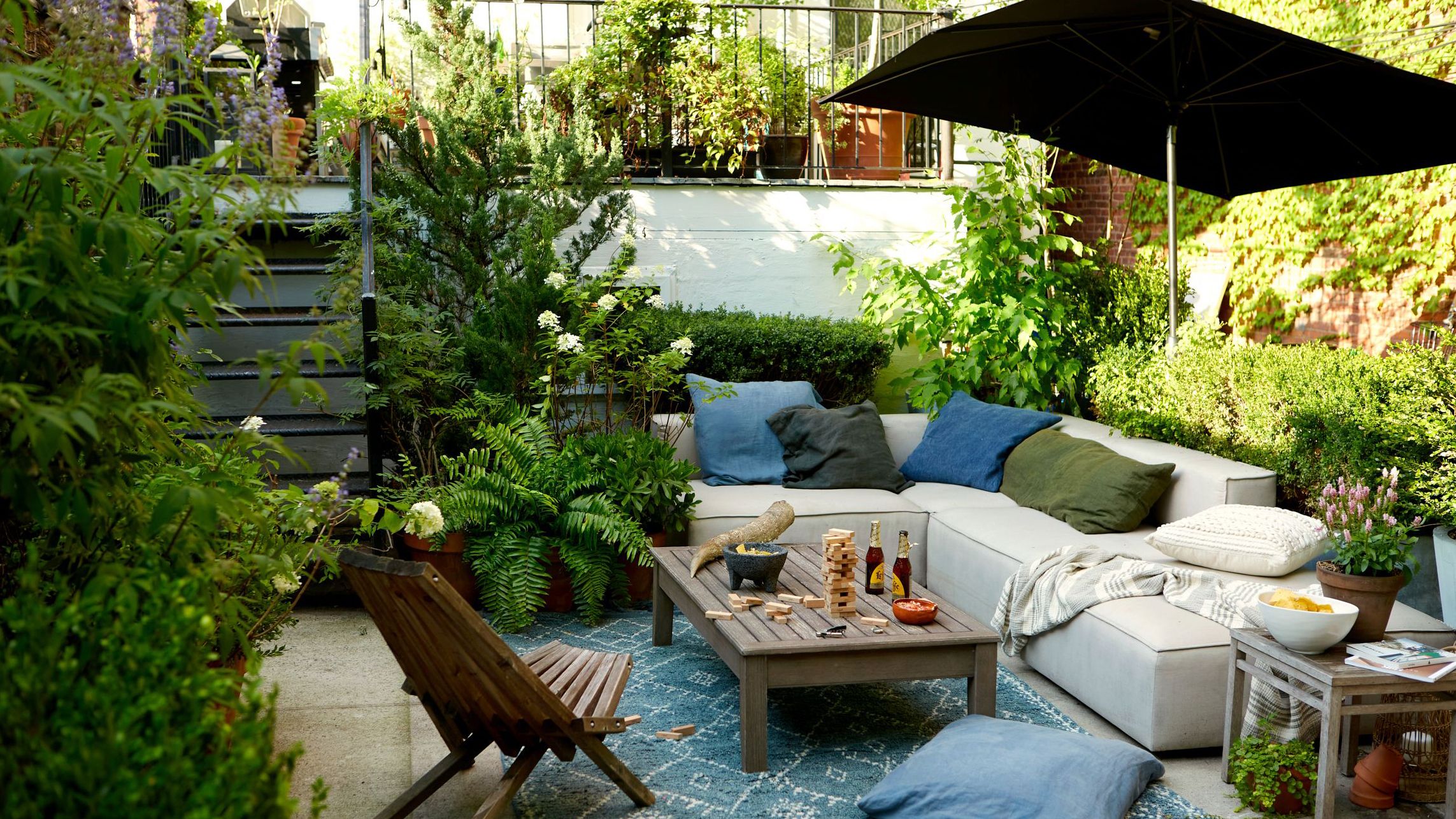 How to Make an Urban Garden More Private: 8 Simple Ways