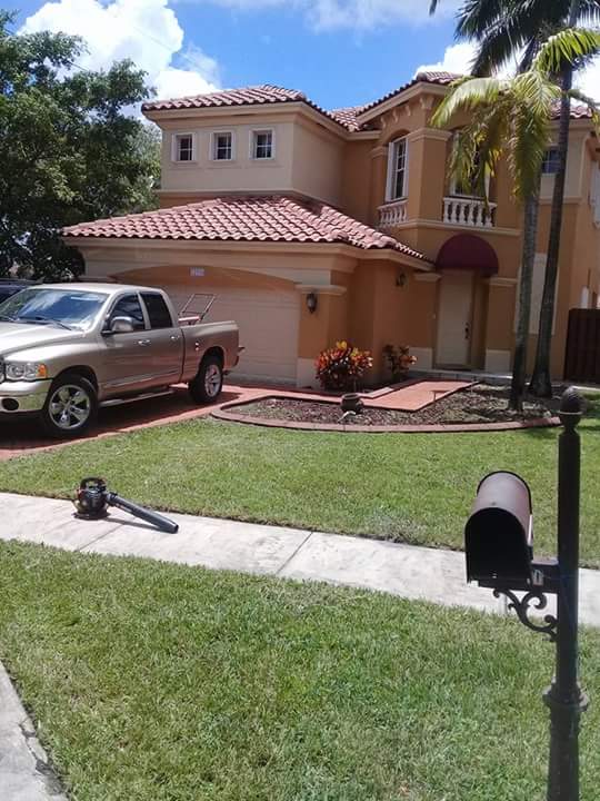 Rojo’s Lawn service