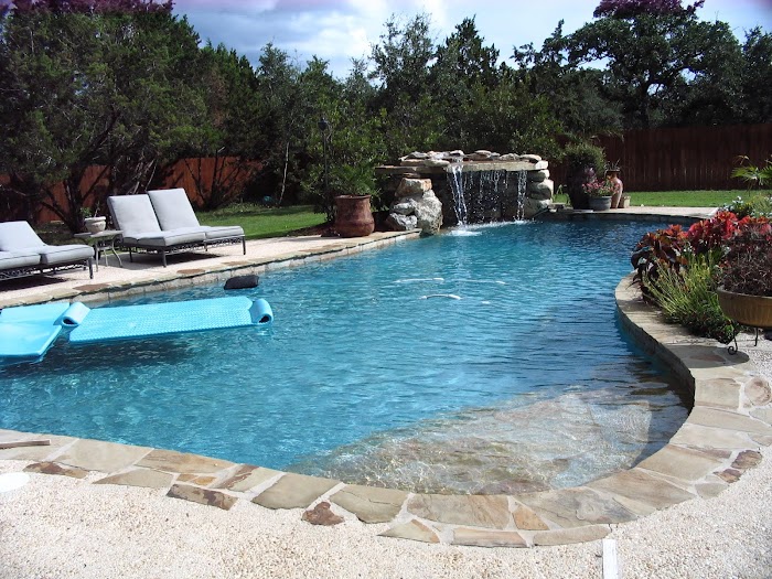 Laden Pools LLC