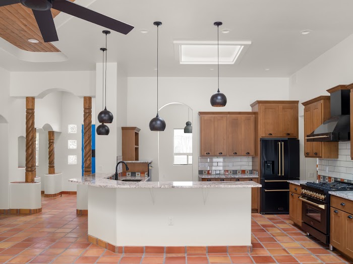 Quiñones Custom Homes & Remodeling